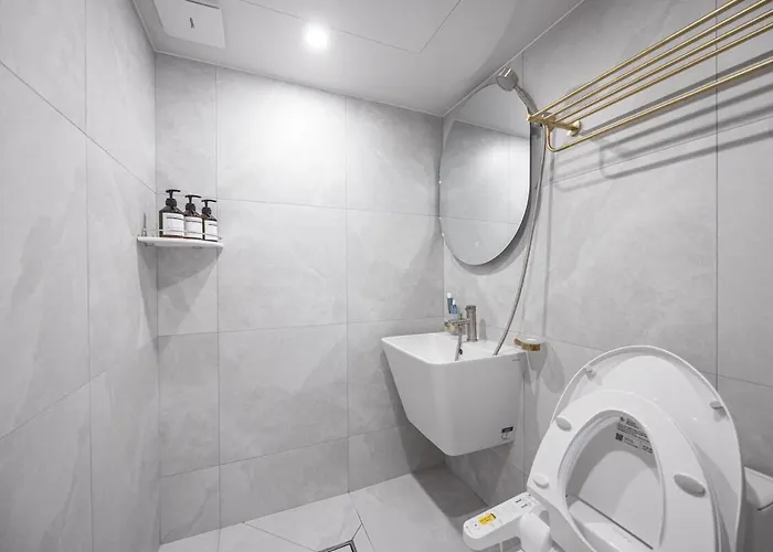2f 4bathrooms, 9beds, 7-16 Persons Team *