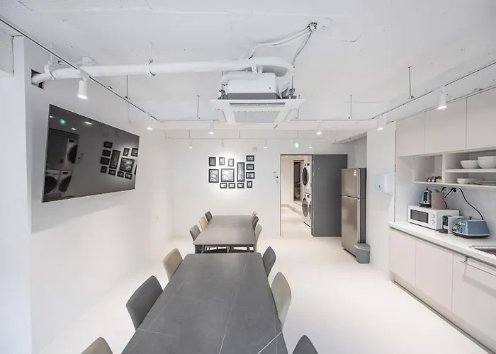 2f 4bathrooms, 9beds, 7-16 Persons Team アパート *