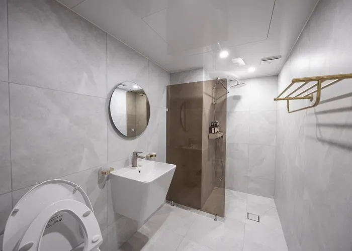2f 4bathrooms, 9beds, 7-16 Persons Team アパート 釜山広域市