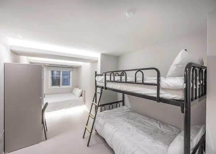 2f 4bathrooms, 9beds, 7-16 Persons Team アパート *